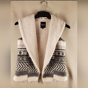 Me Jane Women's Cream and Gray Sweater Vest Size 14 Kids